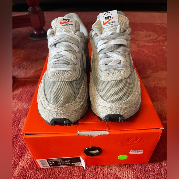 Nike
x sacai x Fragments LDWaffle "Grey" sneakers - Picture 2 of 12